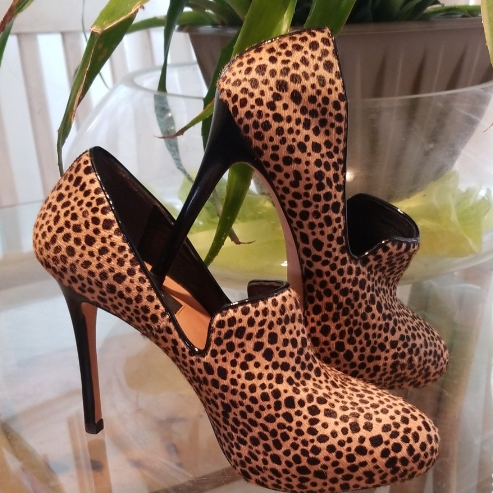 Ann Taylor Leopard print calfskin  pumps
